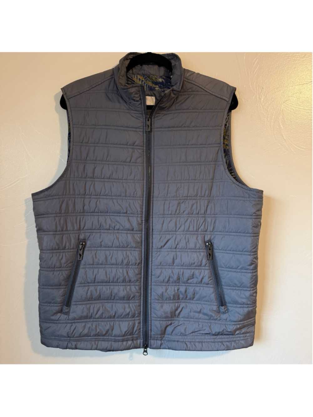 Men’s Tommy Bahama Quilted Micro puff Vest Full-Zip Grey Medium